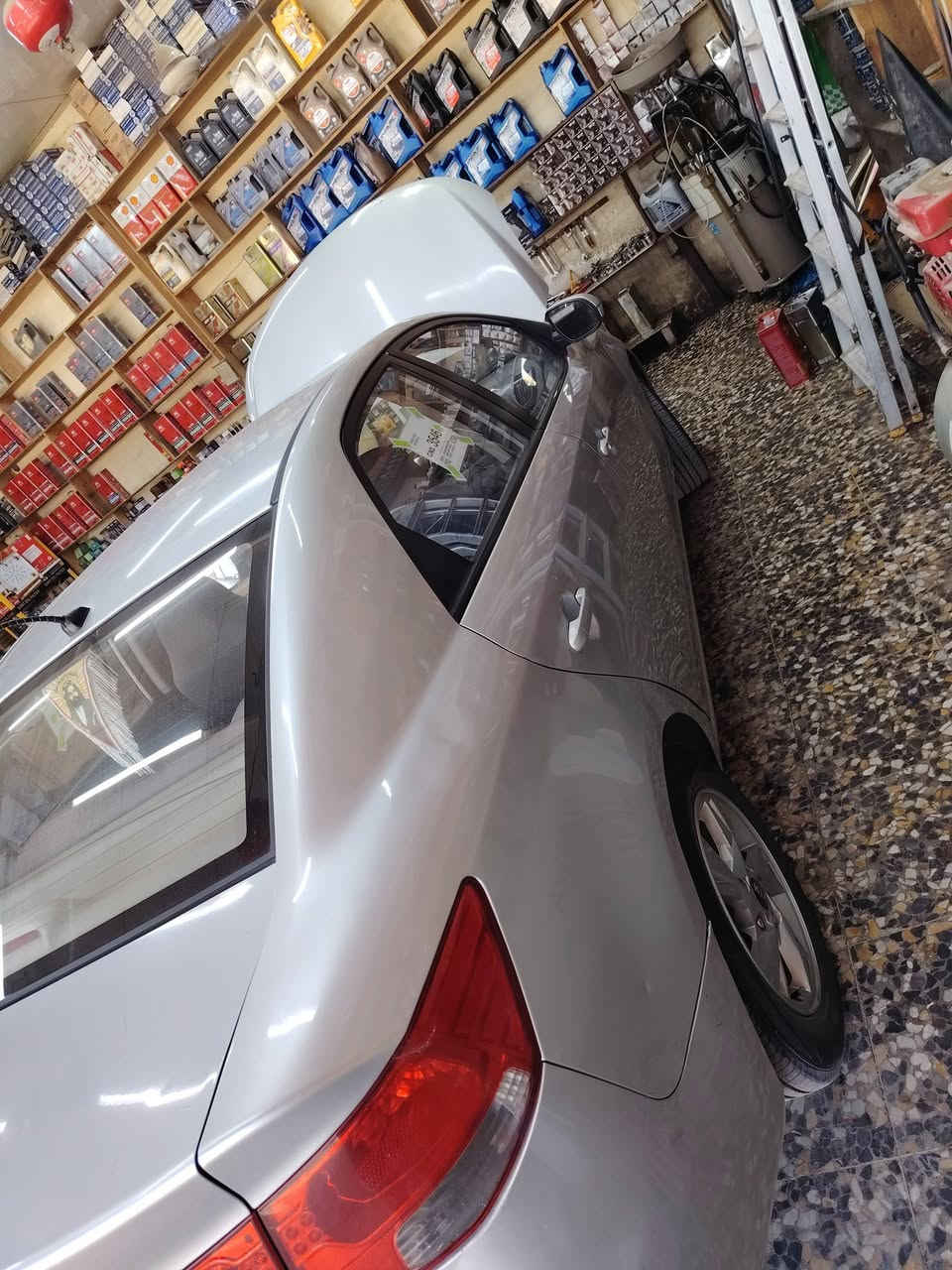 سلام عليكم سياره سيراتو موديل 2012 سياره خير من الله تدفئه تبريد كير مكينه كله جديد رقم نكليزي كربلاء سنويه بعد ٢٠ يوم لازم تسويها تسقط بيها فقط ضربه شبر بل بنيد ومصبوغ البنيد كله وبيها بل جاملغ شبر   تخم تايرات جديد  موجوده بكربلاء بلحر 100 وبيها مجال حك الجيه مامتواجد فيسبوك فقط عل خط ***********
