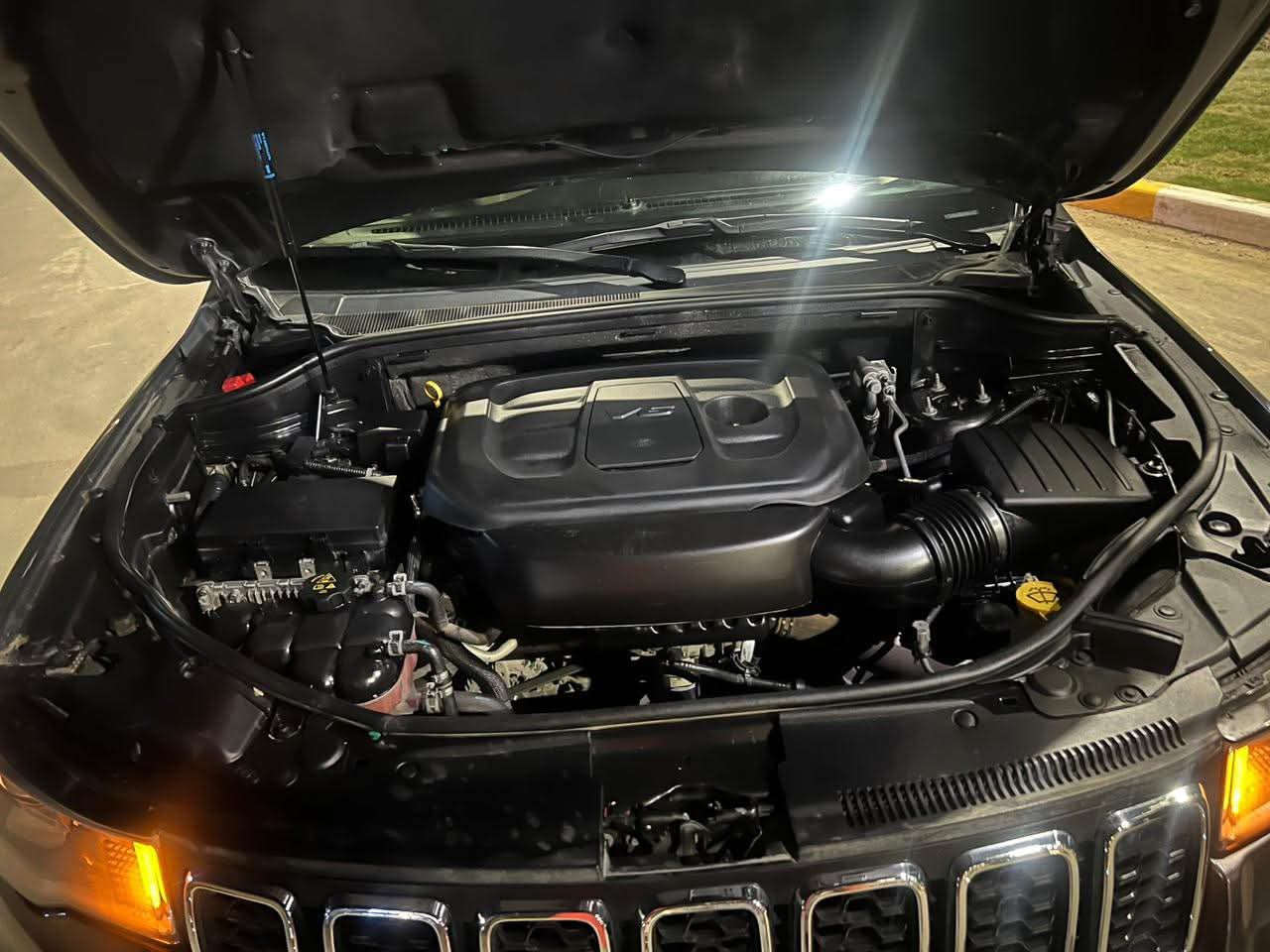 جيب لمتد 1/1
موديل ٢١
لون فيلي رصاصي
محرك V6 3600
شاشه كبيرة
كامرا حساس
تبريد قطعتين
كشنات جلد كهرباء تدفئه تبريد
رقمها بغداد بااسمي ثاني يوم تحويل
المكان بغداد الغزالية رقم ***********
سعرها 24 الف دولار
