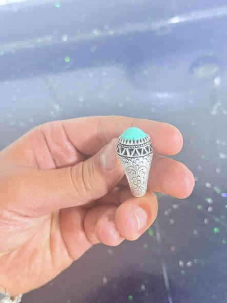 لبة تفاحية لون جميل نيشابور اصلي 
صياغة ثقيلة قلم زني دبل داير حجرة عالية

مقاس 23/24

مكاني واسط 
توصيل موجود
وات ساب ***********
