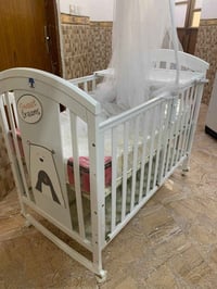 سرير اطفال • جديد • ما مستخدم