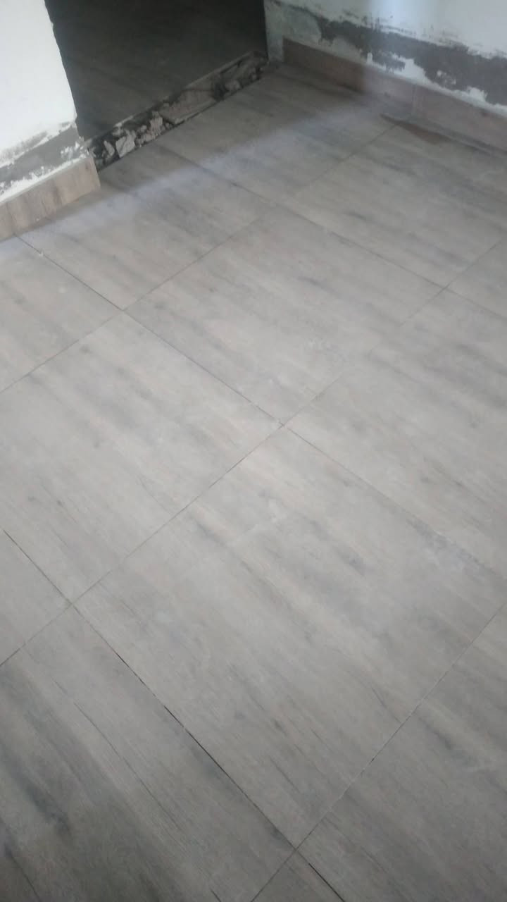 خلفه سيراميك من النجف وهاذه رقمي *********** شتغل بل يوميه طلع على باب الله عيال عندي وريد عيش
