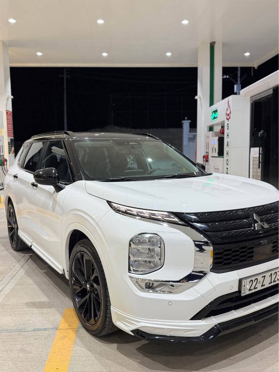 📣 Mitsubishi Outlander 2024 بۆ فرۆشتن
زانیارییە گشتییەکان:
 جۆری ئۆتۆمبێل: میتسوبیشی ئاوتلاندەر (Mitsubishi Outlander) (
 مۆدێل: ٢٠٢٤ (سفری شەریکە)
 ڕەنگ: سپی مرواری (سەقف ڕەش و ویل ڕەش شان ڕەشی بیلاد- دوو ڕەنگ)
 ڕەقەم: - هەولێر
 کیلۆمەتری ڕۆیشتوو: ٣٠,٠٠٠ کم (سی هەزار کیلۆمەتر ڕۆیشتووە):
 بۆیاخ: بەشەرتی نەبوونی هیچ بۆیاخێک (کلین و بێ بۆیاخ).
 گێڕ و مەکینە: بەشەرتی شەریکە، زۆر خاوێن و بێ کێشەیە.
💰 نرخ و پەیوەندی:
 نرخی: ٢٦٥ وەرەقە ($26,500)
 ژمارەی پەیوەندی (کۆرەک): *********** 📞
 ژمارەی پەیوەندی (ئاسیاسێڵ): *********** 📞 رانية, السليمانية
