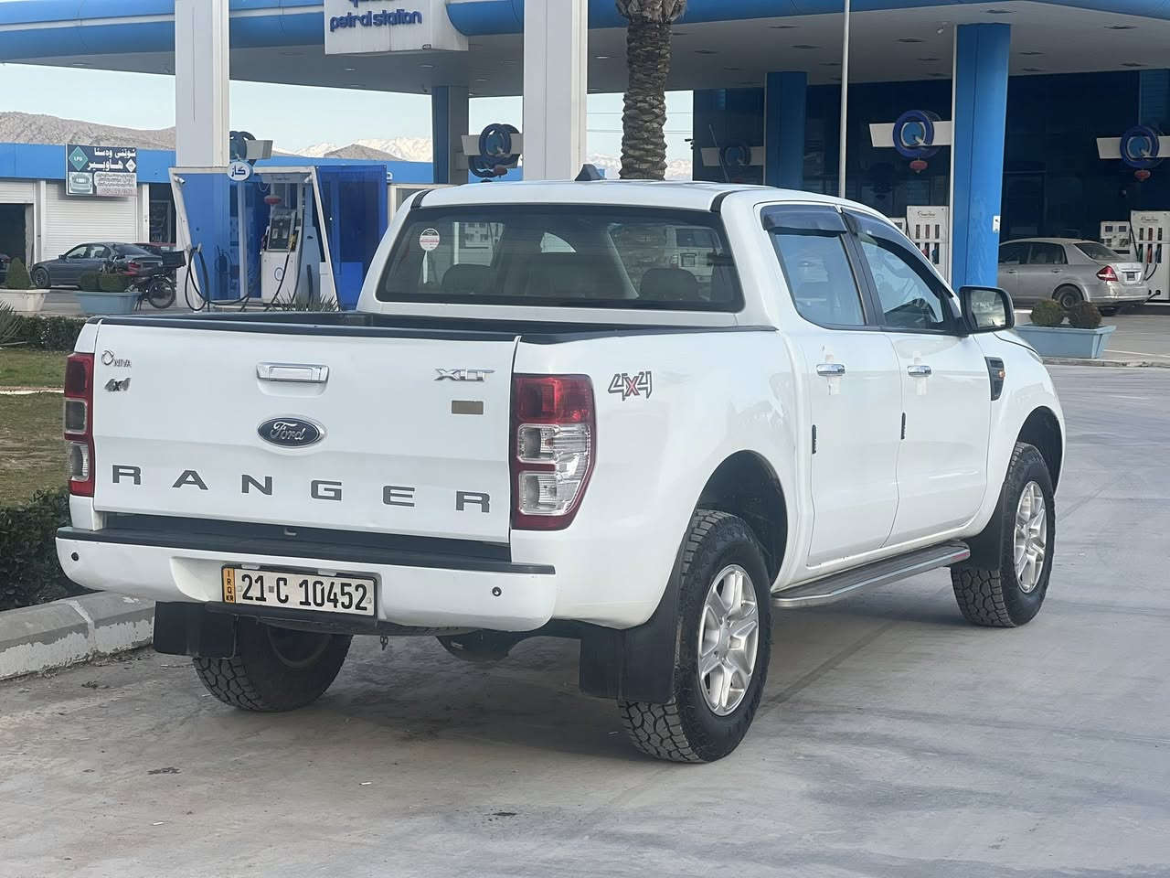 فۆرد ڕەنجەر 2013
گێڕ حادی دەبڵ ئەکسل 
مواسەفات XLT
بێ بۆیاخ 
سەنەوی تا 2030 تازەیە 
کارەبایو توندو تۆڵی بەشەرت
چوار تایەو ویلی لۆکی لەژێرە 
گێڕ مەکینە ئەکسل بەشەرت 
گەر موشتەری نامە بنێرەولە خزمەت دام
***********
