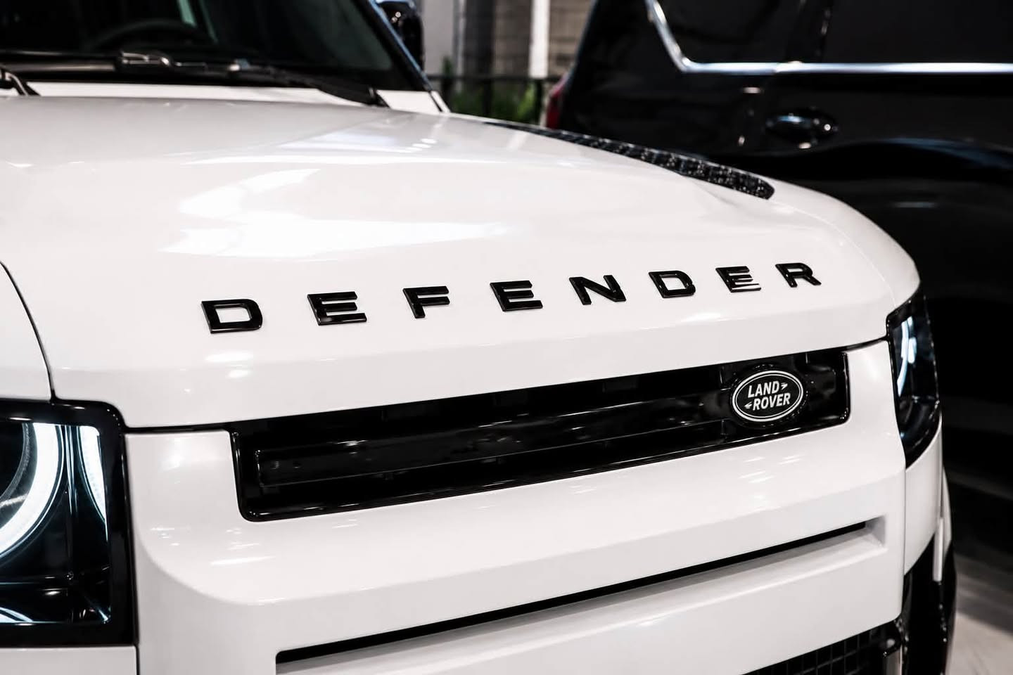 Land Rover _ Defender 

مۆدێل 2023
واردی خەلیج (GCC Specs)

* بێ بۆیاغ، کلین
* ڕۆیشتن: 16,000 مایل
* مۆتەری 3.0L I6 Turbo + Mild Hybrid (400 HP)
* گیربۆکس 8 خێرایی ئۆتۆماتیک
* سیستەمی 4WD
* پانۆراما
* شاشەی تاچ و Apple CarPlay / Android Auto
* کامێرای 360°
* سیستەمی Terrain Response
*  (Hill Descent Control)
* کورسی چەرمی، گەرمی و ساردکەرەوە

* LED Matrix Headlights
* Cruise Control
* فول مواسفات

نڕخ/ 63,500$

⸻

العربية

لاند روفر ديفندر  
موديل 2023
وارد خليجي (GCC Specs)

* بدون صبغ، بحالة نظيفة جداً
* الممشى: 16,000 مایل
* محرك 3.0 لتر 6 سلندر تيربو مع نظام Mild Hybrid بقوة 400 حصان
* ناقل حركة أوتوماتيكي 8 سرعات
* دفع رباعي دائم (4WD)
* سقف بانوراما
* شاشة لمس مع Apple CarPlay وAndroid Auto
* كاميرا 360 درجة
* نظام Terrain Response
* نظام التحكم بالنزول من المنحدرات
* مقاعد جلد مع التدفئة والتبريد
* حساسات وكاميرا خلفية
* مصابيح LED Matrix
* مثبت سرعة
* فل أوبشن

سعر/ 63,500$
للاستفسار:

***********
***********

Location/ 
BALEN CARS
https://maps.app.goo.gl/prz5bVL7eHQKwQHu9?g_st=ic

NEXO AUTO
Buy • Sell • Advertise
Premium Car Marketplace

#landrover #landroverdefender   #LuxuryCars #Erbil  #sulaimanyah #iraq #baghdad #basrah #najaf #karbala #Nexo
