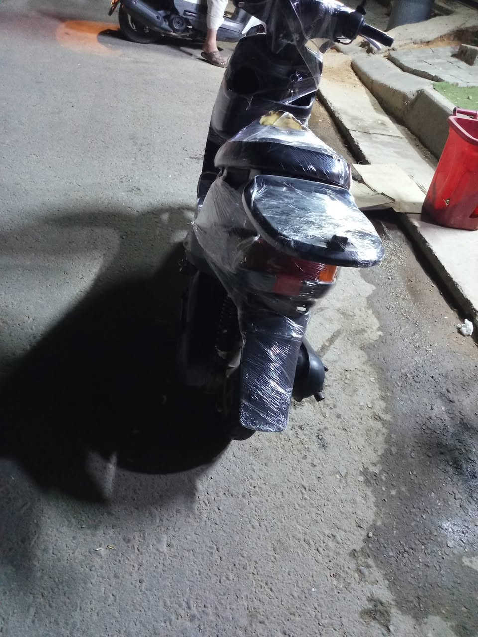 سلام عليكم دراجه بطه مفتوحه مرا وحده موديل 99 نقص باتري سعر300 وبيها  مجال عنوان بأنزين خانه مال قادسيه  *********** فقط وساب
