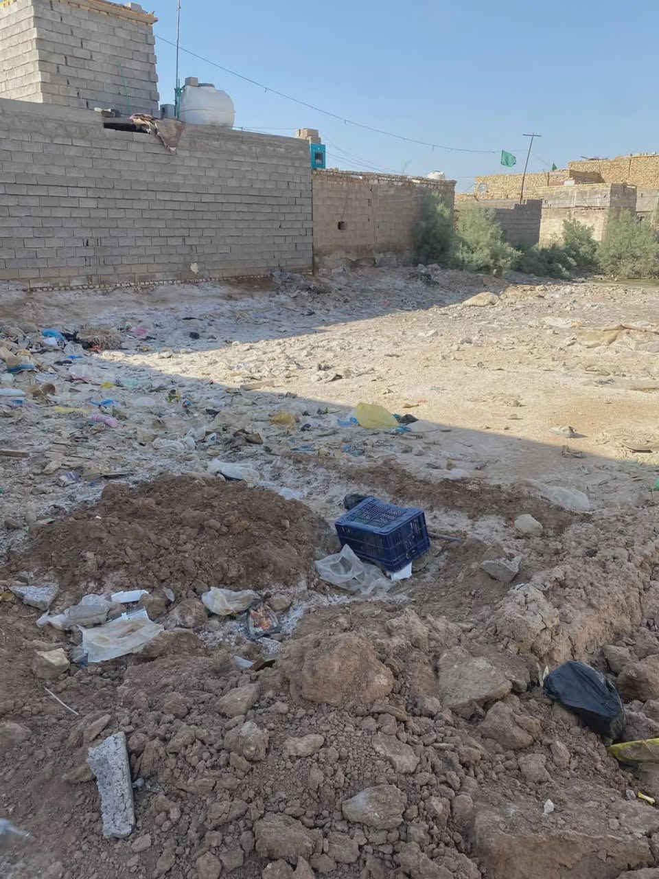 قطعه ارض للبيع
المساحه 180 النزال 12
سبع قصور شارع قاسم الوكيل 
تصير ثالث بيت على الشارع 
راح يطب بيهه خدمات مجاري مقرنص 
 اصوليه. طابو زراعي سند موجود 
سعرها 15 وبيهه مجال 
***********
