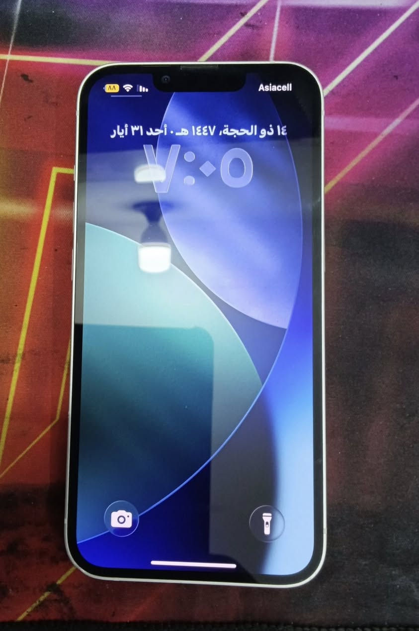 ايفون 13 عادي مساحة 256 كيكا لون ابيض نقي النضافه 95% جهاز نضيف جدا فقط مستبدل بطارية وبي بعض الضربات بالشاصي بس باقي مكفول الجهاز وشخط واحد مابي عل شاشة مكفوللل
السعر 475الف وبي مجال بسيط 
والجهاز يجي فقط مع الكارتونه الاصلية مالته
العنوان الدورة ***********
يتوفر توصيل
