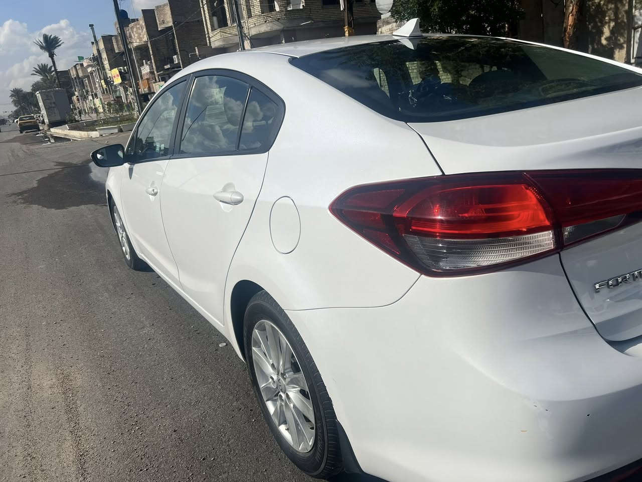 السلام عليكم
للبيع كيا فورتي وارد أمريكي 2018 ابيض لؤلؤي

كير اي تي  محرك 2000دوش 
ما مفتوحات ابدا 
ماشية 98الف(كيلو)
السيارة ليبل واحد وبدون اي صبغ
الحادث دعامية الجهه العكس السايق مخلوعة
ومرجعينهه نفسهه 
 الرقم انكليزي أربيل 
السيارة بسمي التحويل مباشر 
السعر 127 مجال بسيط
مكاني مدينة الصدر قطاع46
رقمي ***********
