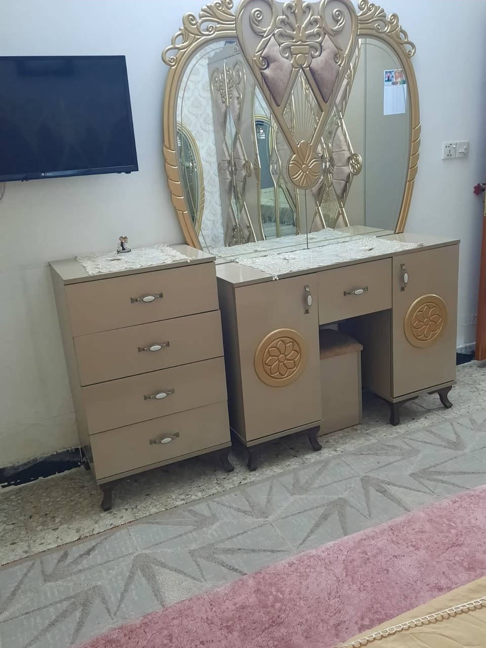 سلام عليكم غرفه للبيع نضيفه كلش السعر ٦٠٠وخمسين وبيها مجال والبرده ب١٥٠للاستفسار على الرقم ***********
