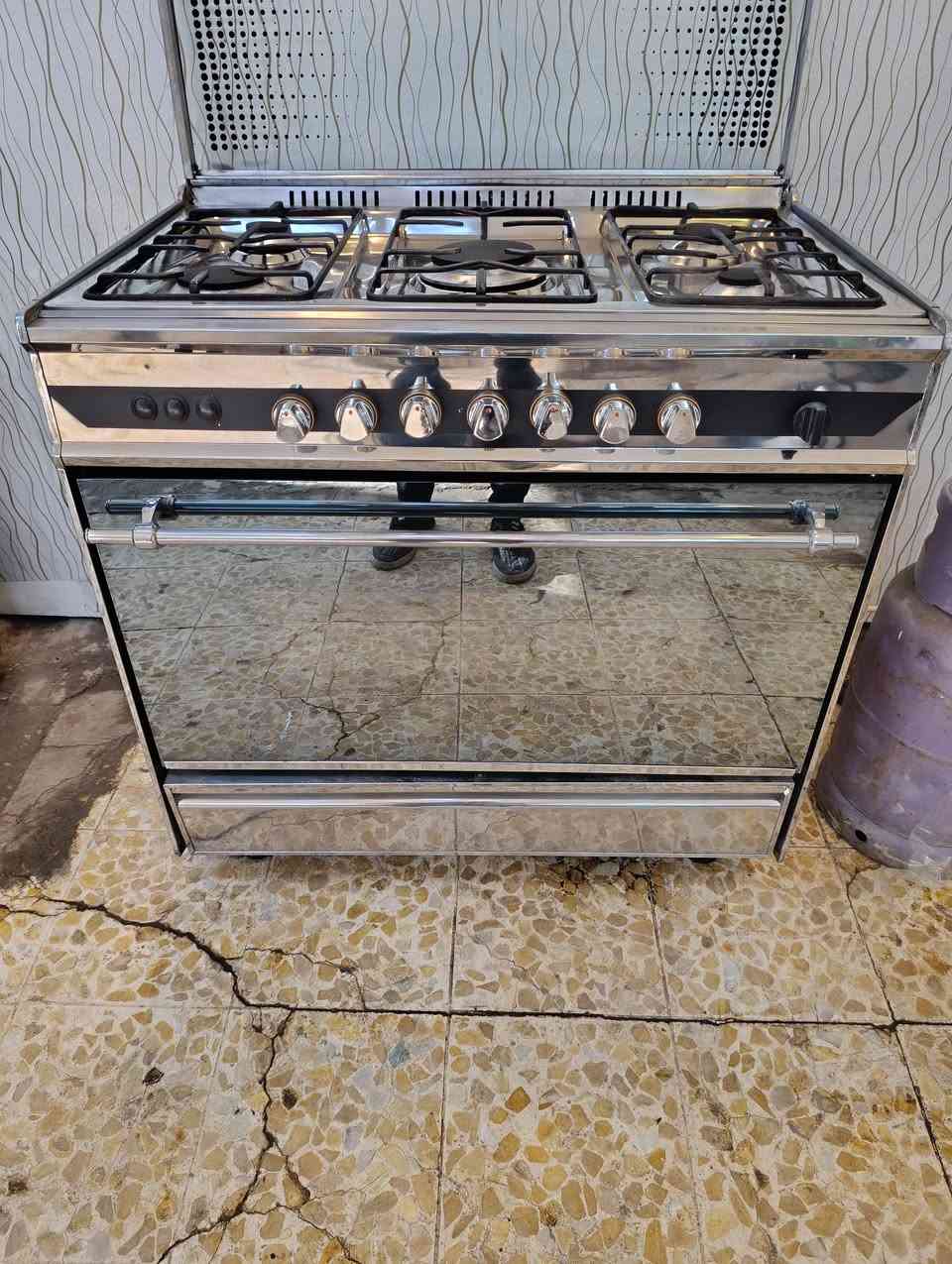 سلام عليكم طباخ يوني فينصل الايطالي طباخ اخو الجديد افران منفصله يشتغل فوك وجوه بنفس الوقت او طفين واحد وشغلين واحد حسب الرغبه نضام سيفتي حمايل للطفال العنوان بغداد الامين شارع صيدليه النضاميه قرب افران السلام ***********
