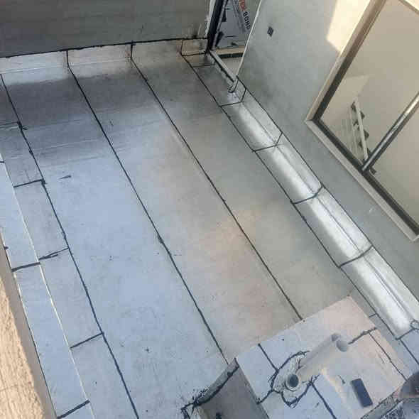 الايزوكام :
1-مانع الرطوبة 100%
2-عاكس الحرارة 90%
3-بديل الكاشي والشتايكر والسراميك والتراب والناليون .
3-مقاوم لدرجة 140 مئويه و 30 تحت الصفر.
4- خفيف الوزن مقارنة مع بقية المواد .
..................
طريقة العمل 
1-يتم العمل  بنظام الكوي حيث لا تنفذ قطرة ماء و يصعد العازل 20 سم مردات ماء علىٰ الجدران.
2-ضمان العازل 10 سنوات علماً ان عمر العازل اكثر من 10 سنوات.
............
الأسعار :
يشمل التالي : 
*كرستة والعمل 
*غسل و تنظيف السطح ونقل المواد 
*خصومات للمساحات كبيرة 
 رقم الهاتف
فايبر+واتس اب
***********
*********** أربيل
