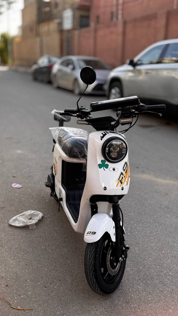 السلام عليكم R9 ريان موديل 2025 فول مواصفات بصمتين سويجين بطاريات ولا وحده هابطه الدراجه خير من الله شلعه ومعدل ونضام الرجوع للخلف السعر 510 وبيه مجال لاستفسار *********** مكاني ناصريه حي اور
