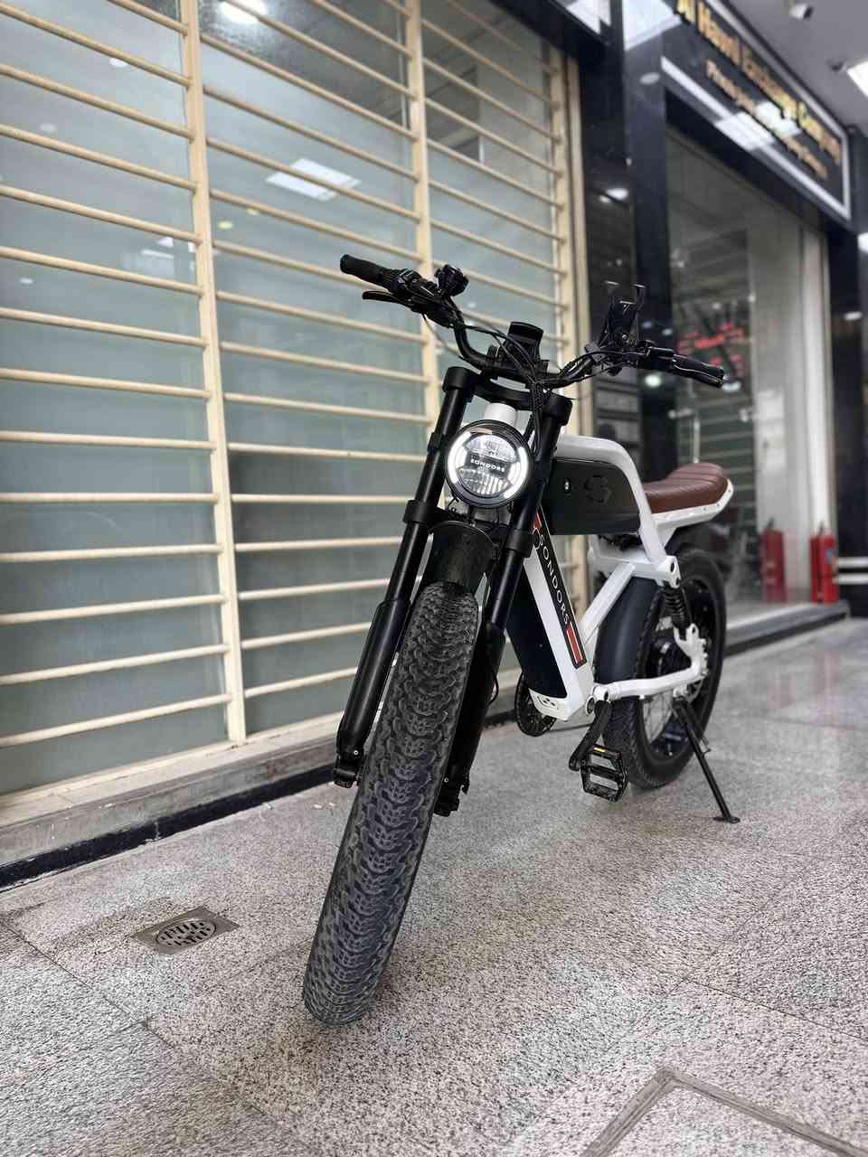 السلام عليكم بايسكل شحن ماركة ساندروز مكينة شيمانو سرعتة 50 يشتغل بايدر وحد و سكليتر وحد يقطع مسافة 55 كيلو صار 6 اشهر منزلة السعر 700 وبي مجال الله شاهد هذا مو سعرة بس لان مستعجل على بيعته متواجد فيس و واتساب 
***********
