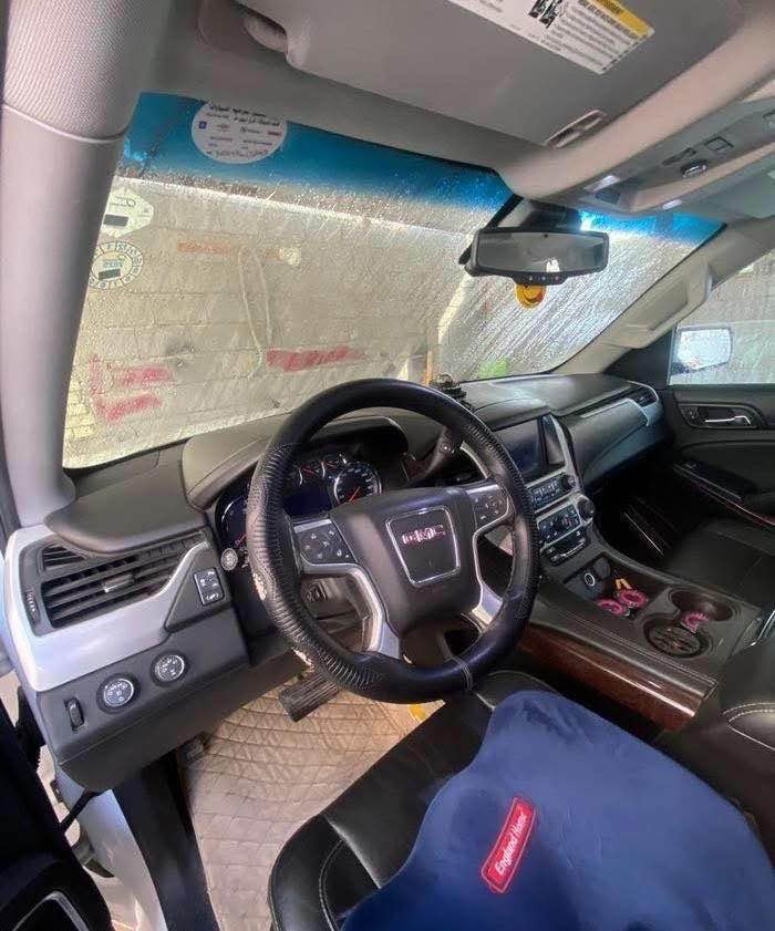 يوكن 2015 فول ما عدا الفتحه .  بتره مو الطويله 
السياره محرك 5300 ( يعني محرك و كير تاهو يجي المرغوب ) .  

رقم بغداد الجديد بأسمي شخصيا 
مكينة V8 5300
المواصفات 
بصمة تشغيل +ابواب
نظام eco
رادار امامي
رادارات مري 
تنبية تصادم امامي 
نظام تنبية خروج عن المسار 
حساسات اماميه
حساسات خلفية
كامرة خلفية
شاشة كبيره + قاصه
كشن تنبية السائق
كشنات كهرباء تدفئة تبريد
كشنات خزن ميموري
جنطه كهرباء
ستيرن كهرباء
تدفئة ستيرن
ويل 20  كروم 
كير مكينة كفالة ما مفتوحات  صدر تبريد تدفئه كله فول .. . 
ماكو اي كلًوب( عطل )  بالدشبول مشتغل  بيهه . 

ماشيه 180 الف 
كاملة السياره بدون نقص  
شغل و اطلع ترايك من بغداد للسعوديه 
حادثه طخطخات بسيطه بدون دواخل بدون لغد بدون شاصي 
يعني شاصي و الغد كله سليييم 

 مصبوغة عام
صبغ عام السياره . 

اخوان السياره جاهزه للاخير  نقص 
برغي ما بيههً و بالحقيقه احلا من الصور 
السعر 259 قفل قفل قفل قفل  …
***********واتس اب بغداد, العراق
