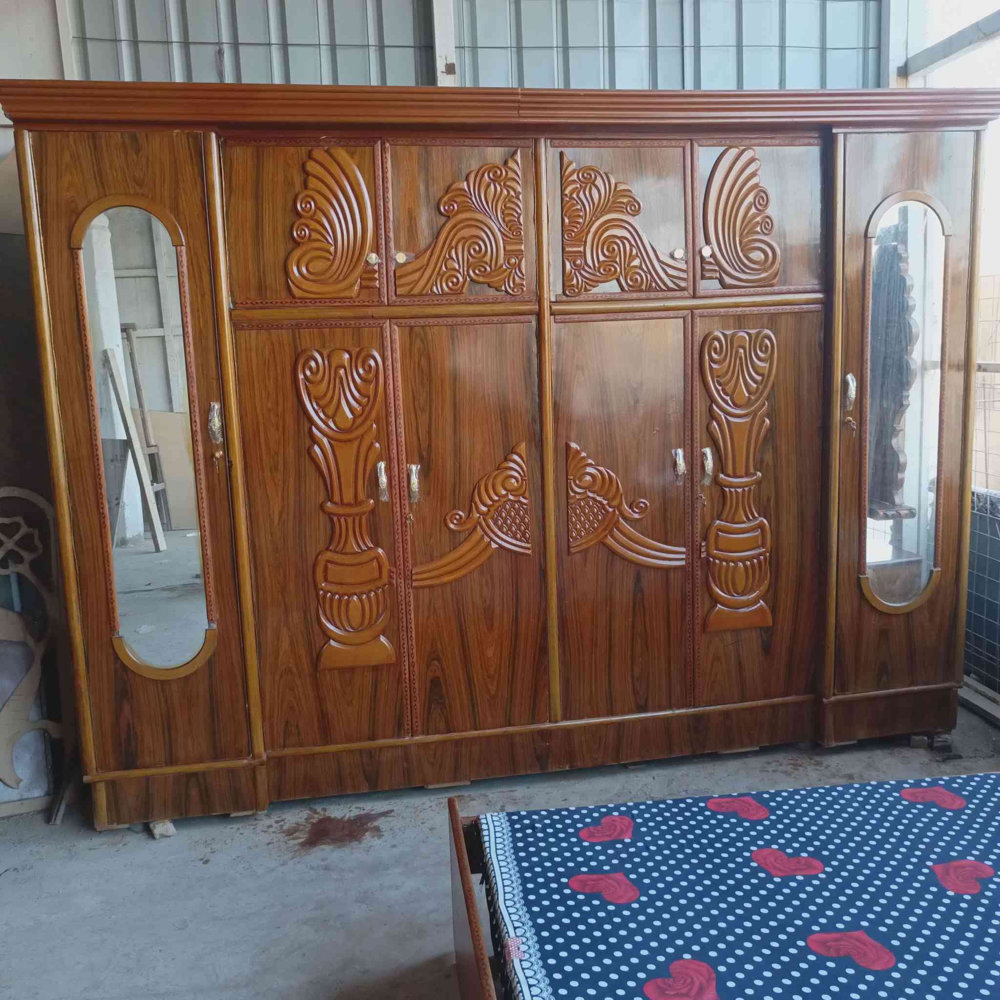 السلام عليكم 
غرفه نوم للبيع سعر 550 وبيهه مجال 
للاستفسار ***********
معرض ونجاره المتنبي 
الغرفه تستلم وياهه ضهر جديد غير مستخدم
