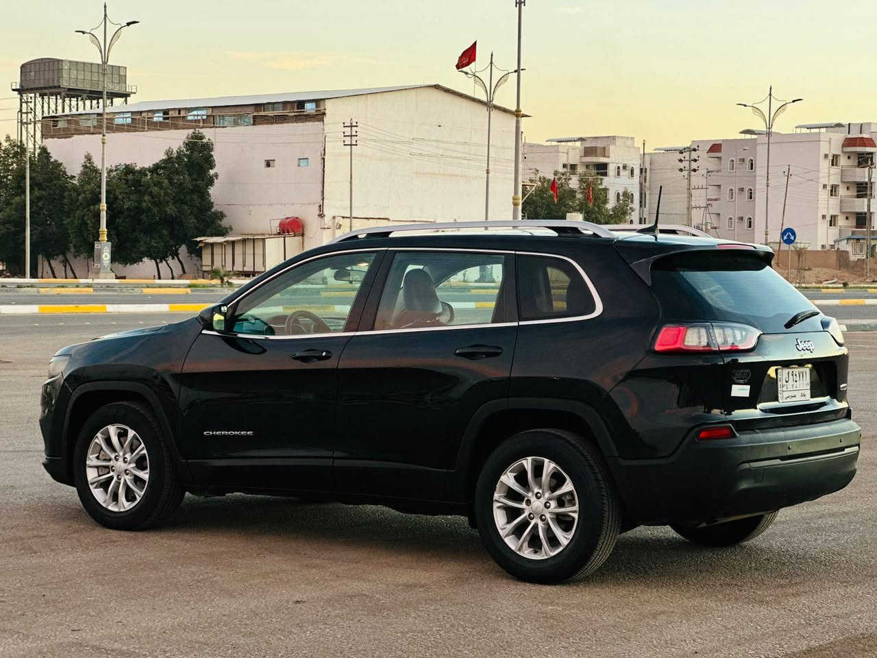 السلام عليكم
جيب شيروكي (بزون ) موديل 2019 للبيع
وارد  مرريكي جاملق وبنيد بدون دواخل
حادثه سرقه جاملق وبنيد
4 سلندر 2400 
90 الف كيلو 
المواصفات فوووول للأخير : عده البانوراما
* لون اسود
* مقاعد جلد  
* بصمة تشغيل وبصمة باب
* لد نهاري + زينون + بلوجكتر 
* حساسات خلفية 
* توقف اوتماتيك قبل الاصطدام ( مستشعر وقوف )
* كاميرا خلفية 
* رادار جانبي
* تنبية النقطة العمياء 
* مثبت السرعة
*شاشة عرض ووسائط لمس
* نضام المفتاح الذكي
* جام فول اوتو
* هندبريك بصمة
*مانع انزلاق
* اشاير بالمري
* فول تحكم مقود
* مدخل usb و aux وربط بلوتوث وكاربلير
*حساسات ضغط الاطار
* حساسات جودة الدهن
* رقم بغداد   تحويل ثاني يوم 
* سعر119
* مكانه  كربلاء 
* رقم الهاتف *********** كربلاء, العراق
