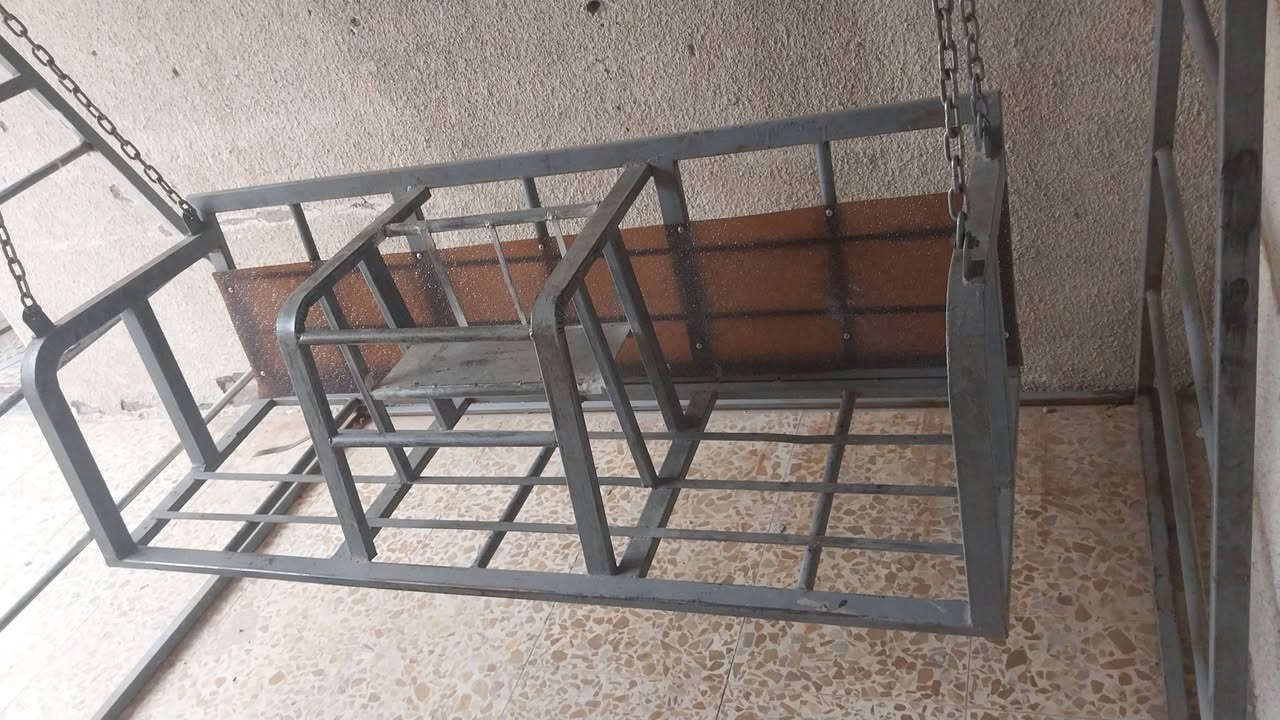 #للبيع
مرجوحه حديد متكامل شغل يدوي 
مقاعد اثنين مع مقعد صغير للأطفال 
تتحمل أوزان عاليه 
متينه 
مع مضله حمايه من الشمس 
بيع مستعجل 
ب٢٠٠الف وبيها مجال 
تواصلوا خاص او على واتساب 
***********
#مراجيح #حديد #فولاذ #الجميع
المكان بغداد 
البياع

