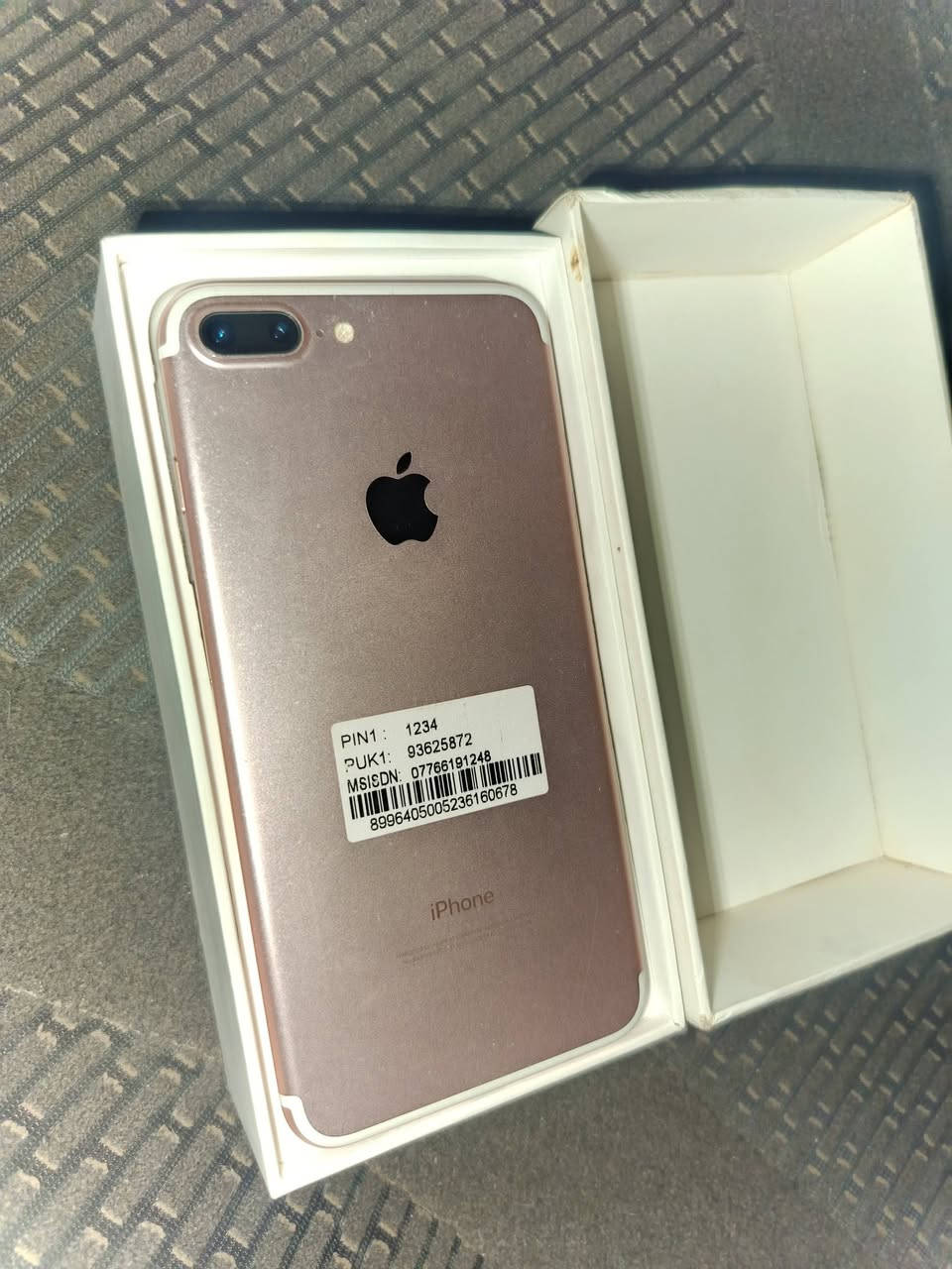 ايفون ٧ بلس 
جهاز نضيف كلشي شغال  لشرق اوسط قديم لكارتون لبلاد ويا 
مبدل شاشه اصلية 
وبطارية جديده 
ب١٠٠ الف قفله مكاني معقل 
*********** واتساب فقط
