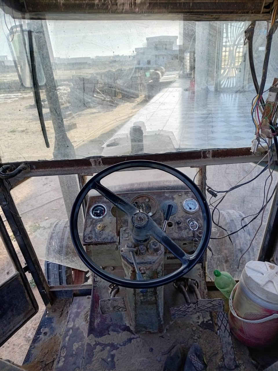 السلام عليكم للبيع عنتر 81 موديل 85 بدون المكان صلاح الدين ناحية العلم للتواصل 
***********/***********
