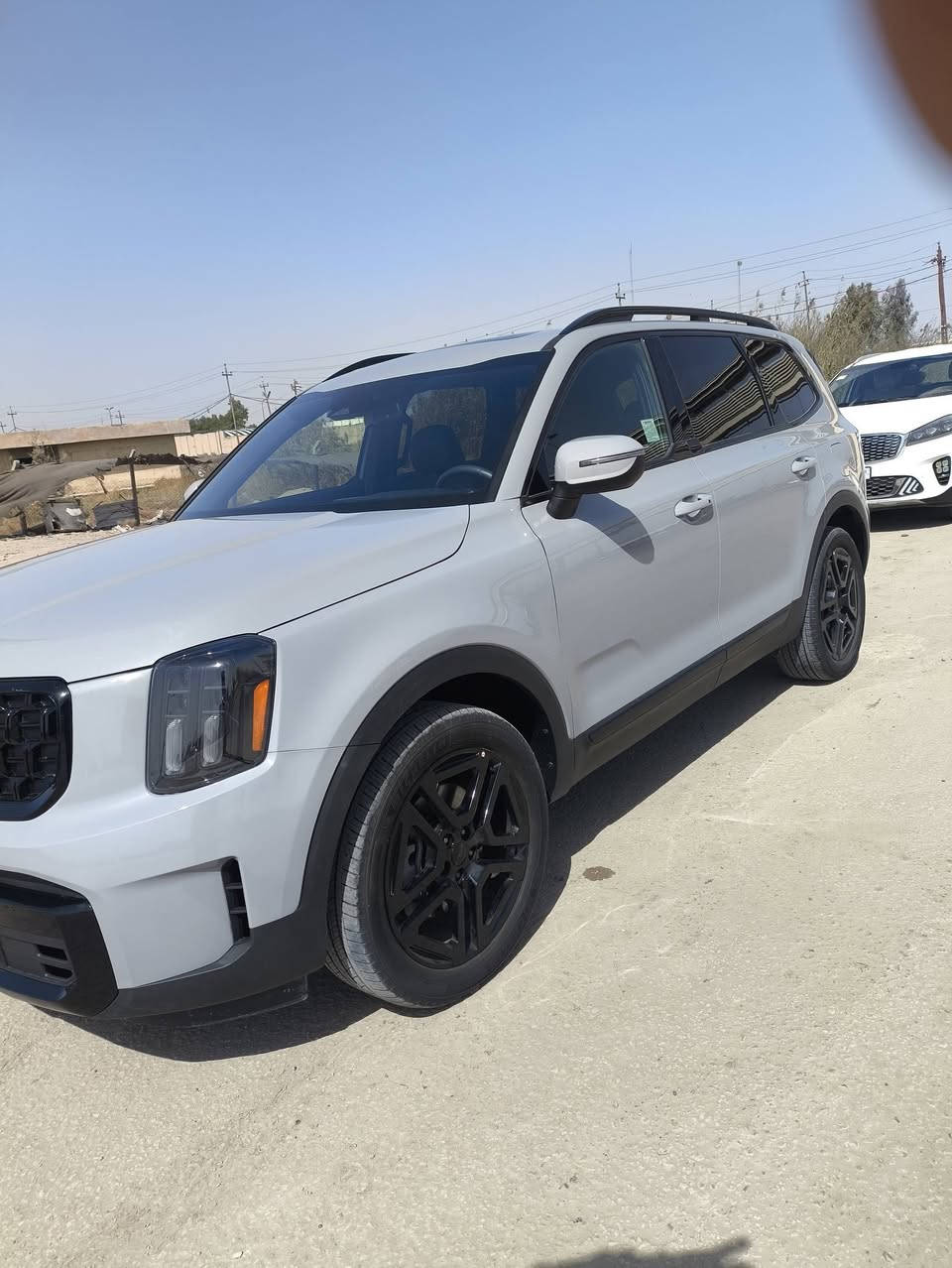 تلرايد موديل 25 السيارة اجتي من امريكة المكينة كايمة او حادثهة موضح يمكم السيارة بدون تبدين ولا صبغ بدلتلهة مكينة طابوكة بلكارتون السيارة داخلة شهداء السيارة اكس ابرستيج معروضة ب3 شدات تترقم بابل للاستفسار ***********
