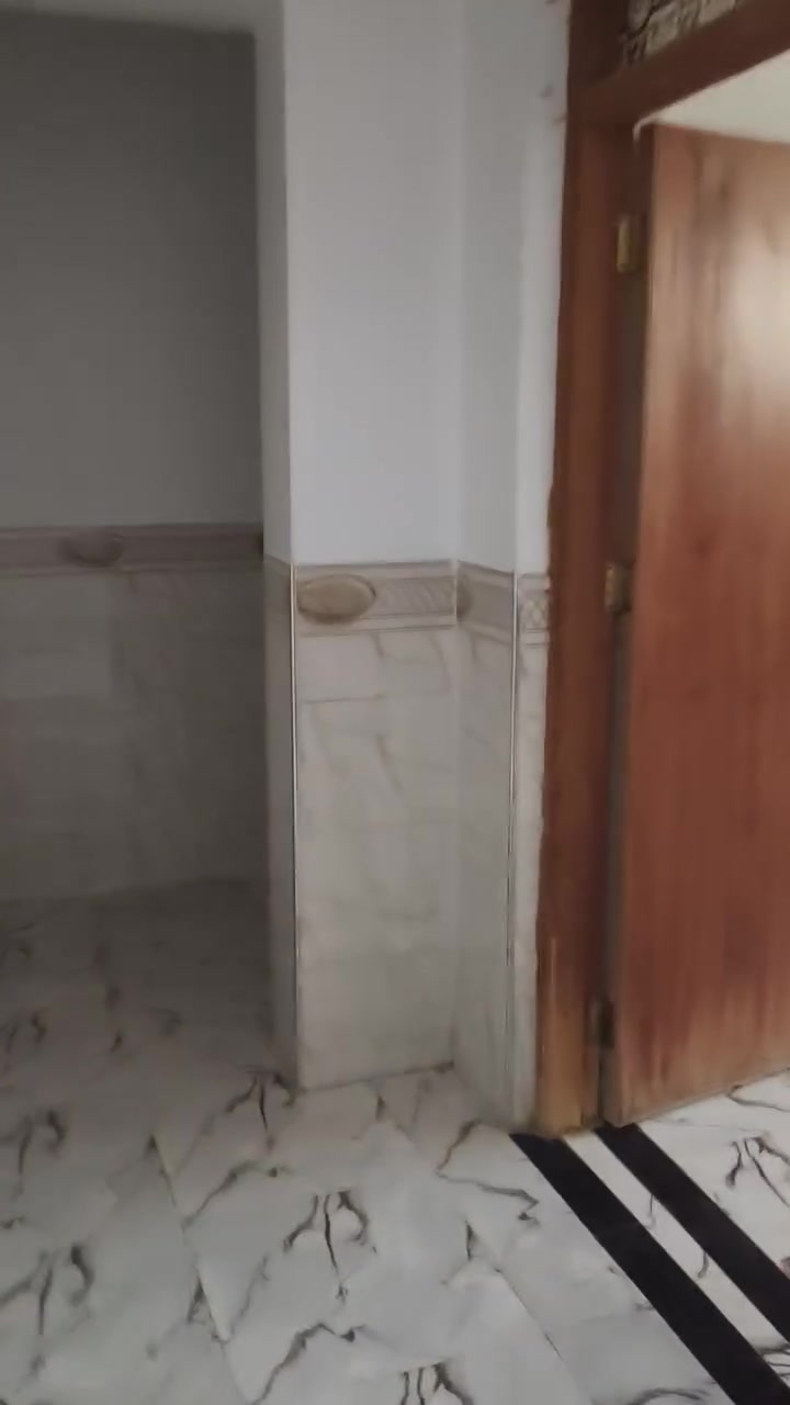 شقه لليجار طابق اول 
غرفتين 
صاله 
ديوانيه ومطبخ 
وصحيات 
عنوان تاميم قادسيه ثانيه قرب مدرسة حوراء للستفسار اتصال علا رقم ***********
