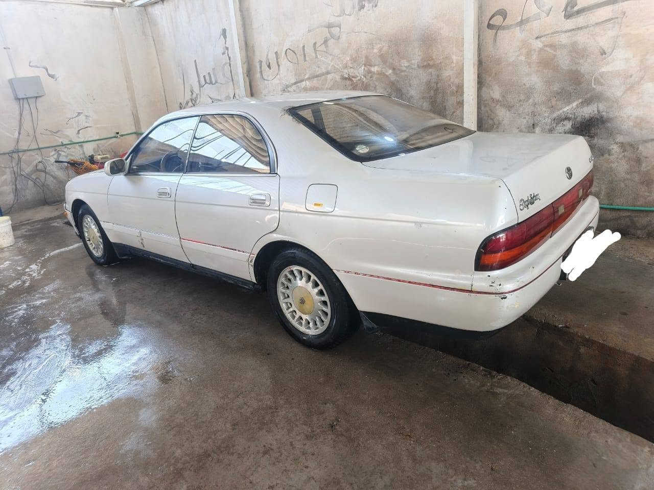 السلام عليكم سياره بطه منتصل موديل 1992 سياره حيل نضيفه كلهه على بلادهه وكلشي شغال لاسمكره ولا صبغ ع بلادهه سياره واضح كلشي يمك بلصور مكينه كير  حداديه تبريد كله شغال وكفاله وترايك وين ميعجبك سنويه ل 2029  سياره احله من الصور العنوان البصره الشعيبه السعر 44 الهاتف ***********
