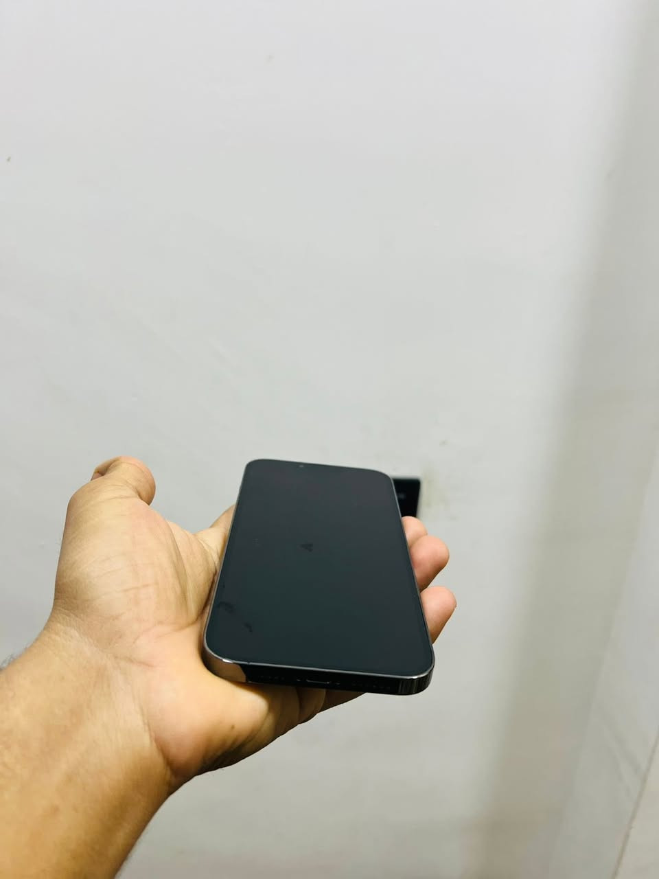 آيفون13برو ماكس جهاز نضافة١٠٠/١٠٠جهاز وتر ما مفتوح بطارية 83مكاني بغداد الدورة هاذة رقمي متواجد واتساب *********** سعرة680 بس كيبل ويا
