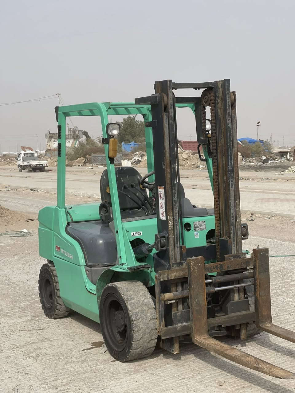 للبيع رافعه شوكيه ٣طن ٣حركات جب قطعتين موديل ٢٠١١ دخول جديد ٣٠٠٠ ساعه عمل رقم كاتي رافعه حلوه اوجديده مكفوله كفاله عامه مكاني واسط الكوت الشراي يتصل ***********
