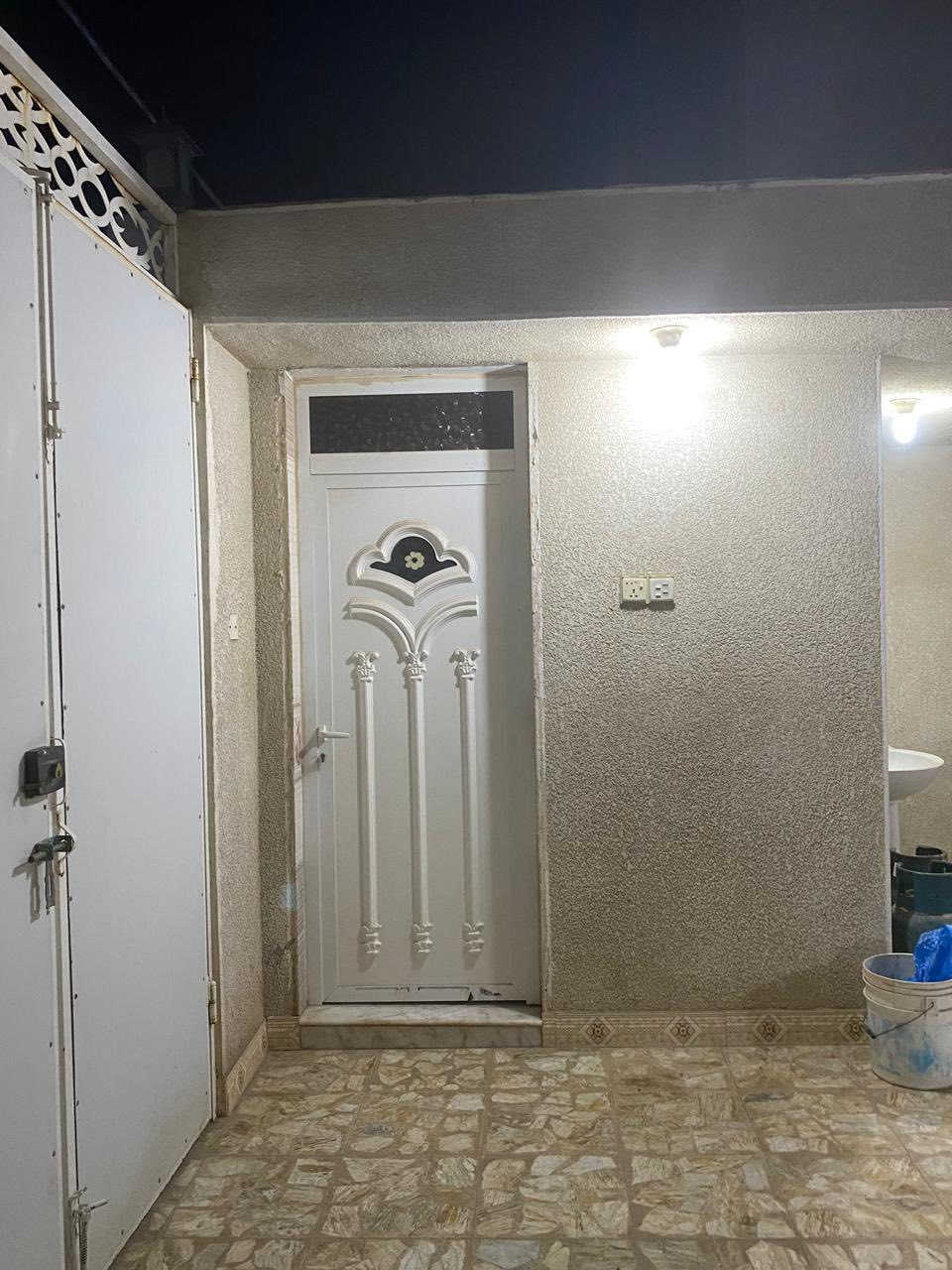 بسم الله الرحمن الرحيم
اللهم صل على محمد وال محمد

#بيت للبيع 
———-
مساحته  ٣٠٠ متر  ركن
#الموقع 
————-
حي ٣٦ يقع على شارع عشرين والفرعي١٢
بالجانب الايمن من معمل المرور 
مقابل ساحة خدمات

 #المواصفات 
——————-
طابقين كونكريت مسلح  فيه غرفتين نوم 
بالطابق الارضي وهول وبراني  ومطبخ ومجمع صحيات الطابق الثاني غرفة نوم
 عالي عن الشارع ٣ درجات الارضية
كاشي موزاييك نوع راقي الدرج مرمر
بناء البيت سنة ٢٠٢١
فيه محلات اثنين على شارع ٢٠
  
#السعر 
الكلي ٢٨٠ مليون  مع المجال
على الراغب بالشراء مراجعة 
مكتب سيد ناجح الحافظ 
***********
***********
