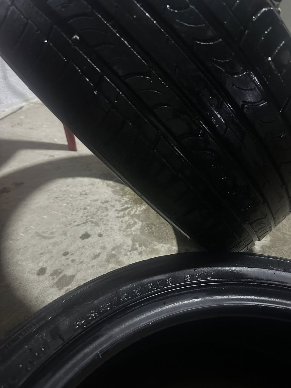 زوج تايرات نضيف 
كوري اصلي 
حجم ٢٢٥/٤٥/١٨ 
سعر ٧٠ الف 
توصيل موجود 
*********** واتساب
