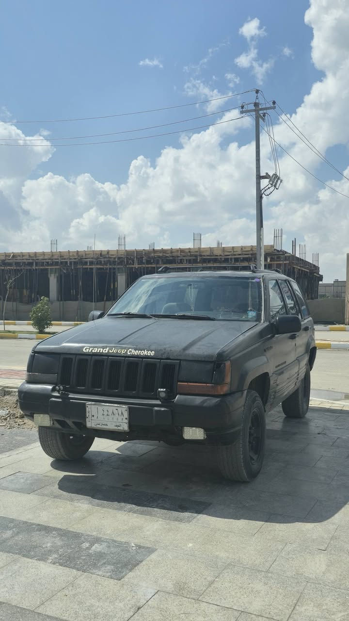 جيب كراند شروكي موديل 1994  رقم نجف  حداديه جديده مكينه خير من الله غرفتهه نضيفه شاشه هونداي  نقص تبريد 
العنوان ناصريه طريق ياحسين  السعر 42 وبيهه مجال  
R  ***********
