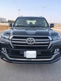 لاندكروز • ٢٠١٩ • ٨٦ الف