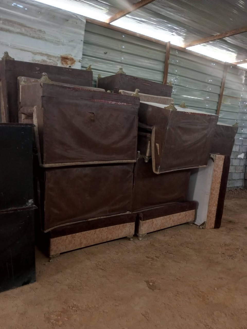 قنفات كوفي سعر القطعة 30الف 
عنوان شارع ام العضام والركة قرب جامع سبل السلام 
***********
