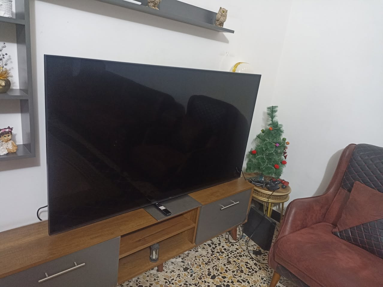 السلام عليكم tcl موديل c835 حجم ٦٥ شاشه فئه عاليه ١٤٤ هيرتز مني لد صوت محيطي صوره خرافيه بمعنى الكلام الشاشه جديده مستخدمه قليل جدا وياهه ثنين ريمونتات وكامره تجي وياهه سعرهه ٨٥٠ الف


**إذا كنت صاحب هذا الإعلان وتريد حذفه لأي سبب، رجاءا أرسل رسالة إلى الدعم الفني**