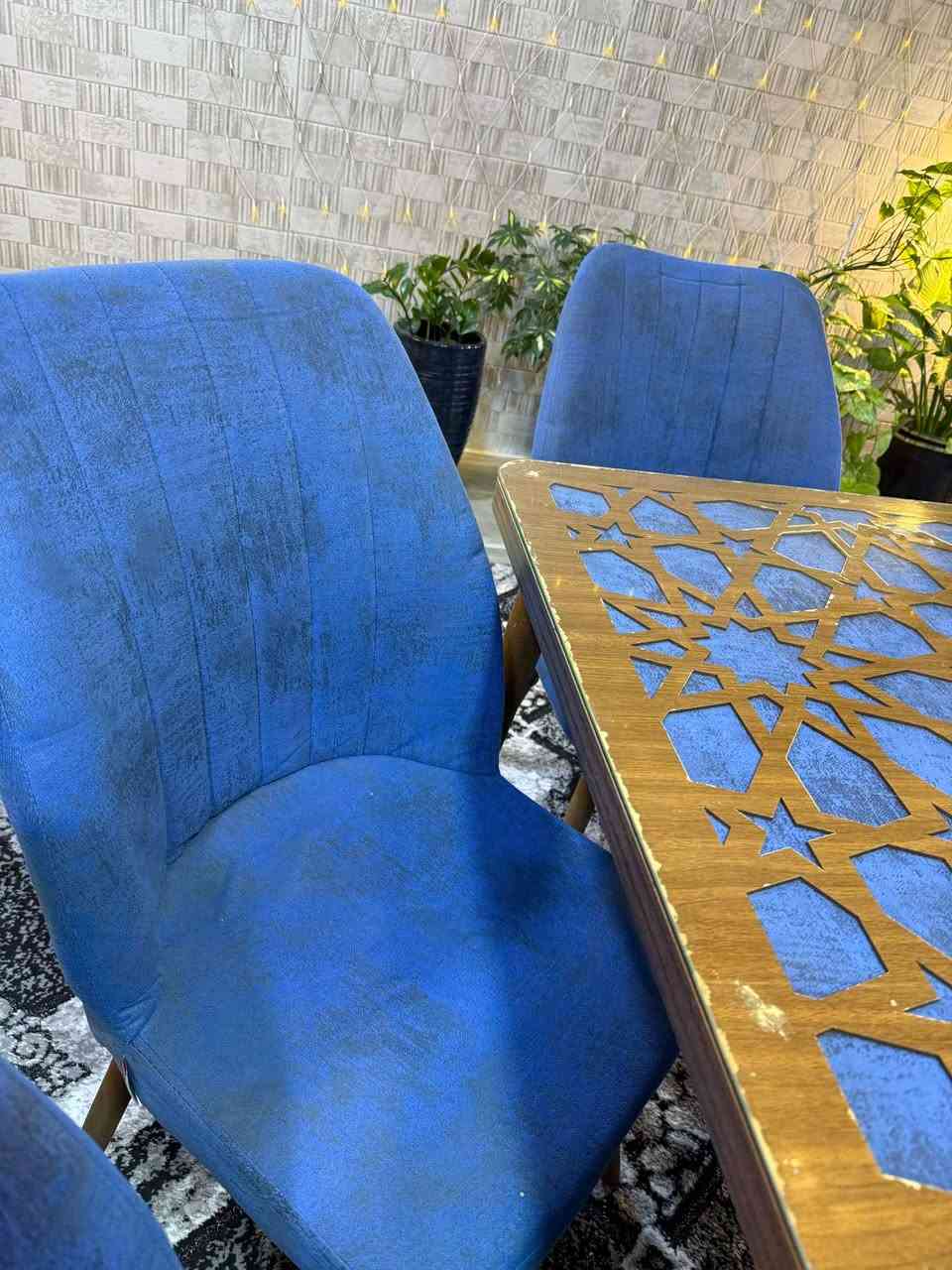 ميز طعام نظيف جدا     ( 6 ) مقاعد    سعر / 175 الف              *********** كركوك, العراق
