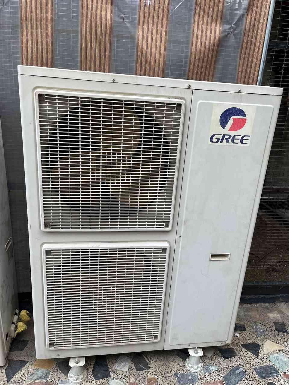 السلام  عليكم سبالت إثنين نضافه 90بل100 شرط الفحص الى واحد 5طن مال البيت سعر واحد مليون او انص  بهين مجال. البصر حي المهندسين.   ***********
