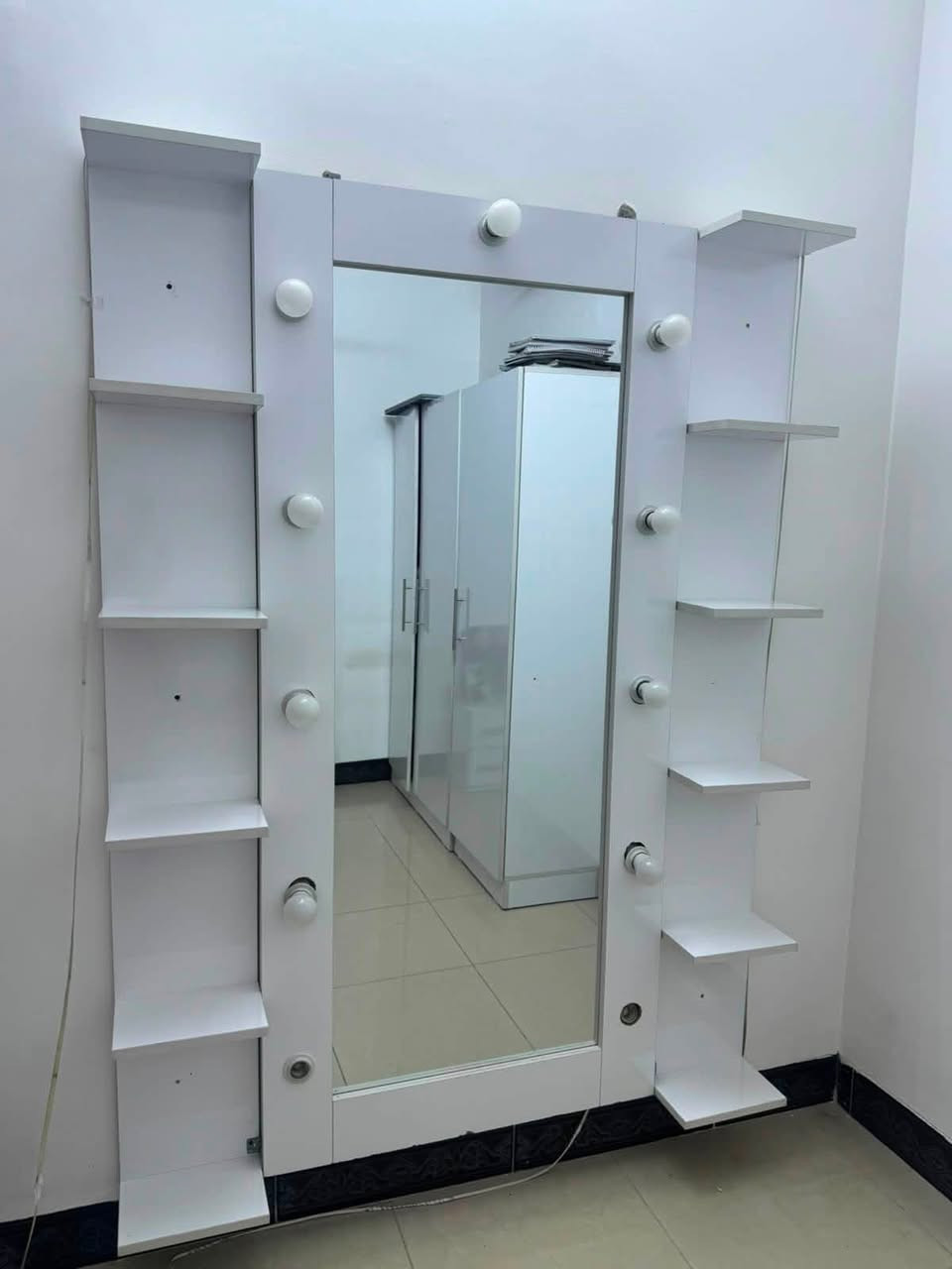 طبله وسطيه اخت الجديده نضيفه جدا سعرها ٧٥ ومرايا ورفوف بيهم نقص كلوبات سعرها ٧٥ مكاني شهداء البياع


**إذا كنت صاحب هذا الإعلان وتريد حذفه لأي سبب، رجاءا أرسل رسالة إلى الدعم الفني**