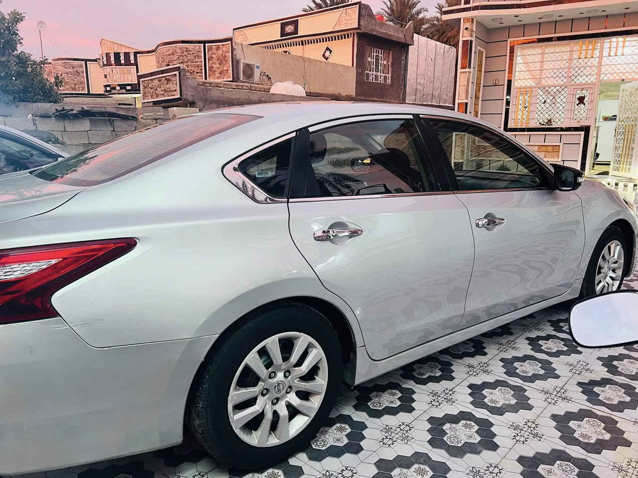 السلام عليكم
* نيسان التيمه[2017] رقم اربيل بسمي تحويل ثاني يوم

* المواصفات :
[ بصمة تشغيل _ بصمة ابواب _  
تحكم استيرن _ مانع انزلاق _ كاميرا خلفية _ مثبت سرعة _ 
كشن كهرباء ]

* محرك 2500 _ 4 سلندر 
* بجم كبس(مكفول) _ حادث  2قطع (بدون دواخل) مثل ما موضح بالصور

السعر130

مكان السياره/ ديالى الخالص سراجق
***********
