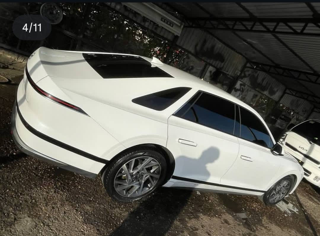 🚘 هيونداي أزيره جراندور 2023 – وارد كوري .  رقم قادسيه بأسمي
🔹 الوقود: تعمل على الغاز (اقتصادية جداً)
🔹 محرك 3600  6 سلندر 
🔹 ناقل الحركة: أوتوماتيك 8 سرعات 
🔹 الدفع: أمامي
🔹 الوارد: كوري 🇰🇷
✨ المواصفات:
تصميم خارجي فخم وعصري كما موضح بالصوى 
داخلية جلد 
تحتوي على ثلاثة شاشات  مع نظام ترفيه حديث
تحكم بالمقود + كروز كنترول
نظام تشغيل ذكي عن بُعد  (بصمة / زر) و ترحيب 
تكييف قوي قطعتين تحكم لمس . مناخ منفصل 
كشن  تدفئه + تبريد + مساج + كهربائي
مساحة واسعة للركاب فهي من فئة السيدان  وصندوق كبير كهربائي
لايت فول زنون 
سايد بريك كهربائي 
رادار 
سيستم كاميرات ( داخلي وخارجي) 
قياده ذاتيه 
سيارة رقم قادسيه دولي  بأسمي 
وباقي المواصفات المتعارف عليه للأزيره

السعر 254$

📌 سيارة تجمع القوة + الراحة + الاقتصادية

📞 للاستفسار الجاد التواصل خاص
***********
***********
مكاني الديوانيه / الحمزه الشرقي
