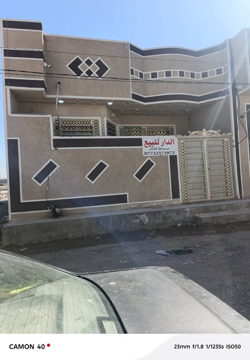 سلام عليكم بيت مجمع الدلة في كربلاء قرب جامعه العميد المساحة ١٢٦ متر المجمع خدمات كامله يتكون غرفتان نوم استقبال و مطبخ و صاله يتكون ٣ صحيات بلوك العتبه شغل درجه أولى البيت جديد ما مسكون  سند ٢٥ قرار محكمه السعر ٩٥ بي مجال***********
