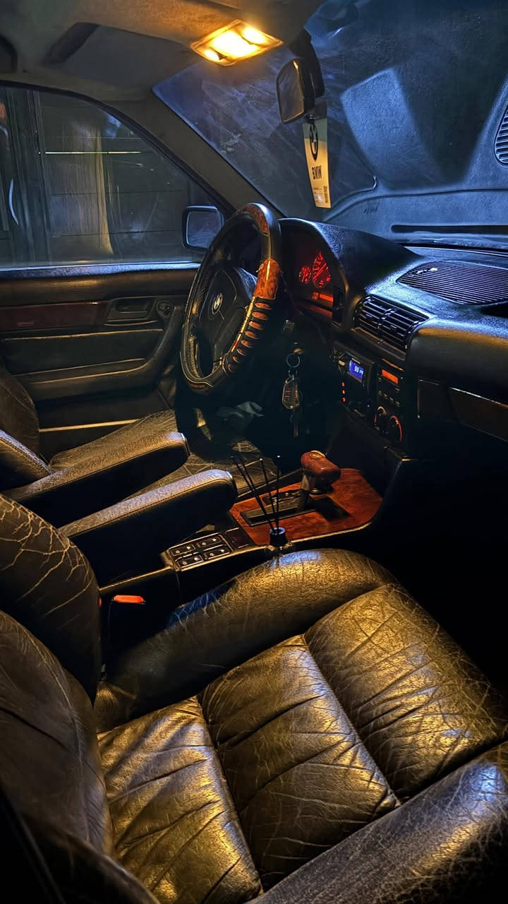 سلام عليكم من رخصة الادمن BMW موديل 93 اصل بليته وسنويه 525i جديدة جدا وارد يابان  محرك مسكر عدل كارتون شرط شلعه تشك الكاع اكسل خفيف بال150 رونه ثنين ونص تراي نعومه حداديه طوبه دواخله كارتون  شاشة اعطال شغاله اي عطل مابيه كله على بلاد صبغ حزام فقط  كفاله عامه من الظربه وطكة الجاكوج للعلم جرود بالقمارة وجنطه  تبريد ثلاجه سنويه  بأسمي جاهزة كل نقص مابيه مشروع وطني تحويل وكاله اني بالخدمه مكاني ناصريه رقم كربلاء نكليزي نفاذ السنويه لل30 السعر 63 وبيه مجال قليل جدا رقمي *********** بي واتساب ملاحضة نقصه دعاميه خلفيه فقط موجوده بس نكسرت
