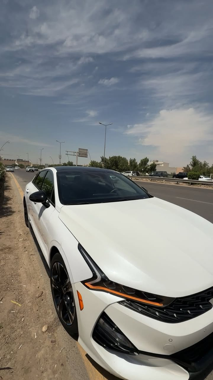 سلام عليكم 
كي فايف k5 ( لون ابيض🔥 ) جي تي لاين
السيارة موديل ٢٠٢٤ فول فول مواصفات
 وارد امريكي
   مواصفات Gt Line فول موصفات😍

المواصفات:
1- بصمة ابواب وتشغيل عن بعد
2 بنوراما 
3-تحكم استيرن كامل 
4- كشنات كهرباء
5-كراسي جلدوختم شعار GTline
6-رادار امامي + خلفي (توقف خلفي ذاتي) 
7- شاشه كبيرة كار بلي( بلوتوث ، USB  AUX )
9- ماشيه17 كيلو 
10- رادار امامي + خلفي
11- لد نهاري
‏12 -انظمه قيادك 6
13-ويل كب 18
14- شاشه عرض  بالدشبول
15- كروز سرعه ذكي  ( مثبت سرعه )
16-رقق بغداد 
17-سايد بريك بصمه 
‏18- GPS الخرائط
19-تبريد ثلج ❄️
وبعد بيها هواي مواصفات 
سيارة جاهزه من كل شي تخم تايرات قبل سبوع شادة
السيارة مرقمة كاملة بأسمي رقم بغداد 
مكاني بغداد الدورة 
***********
