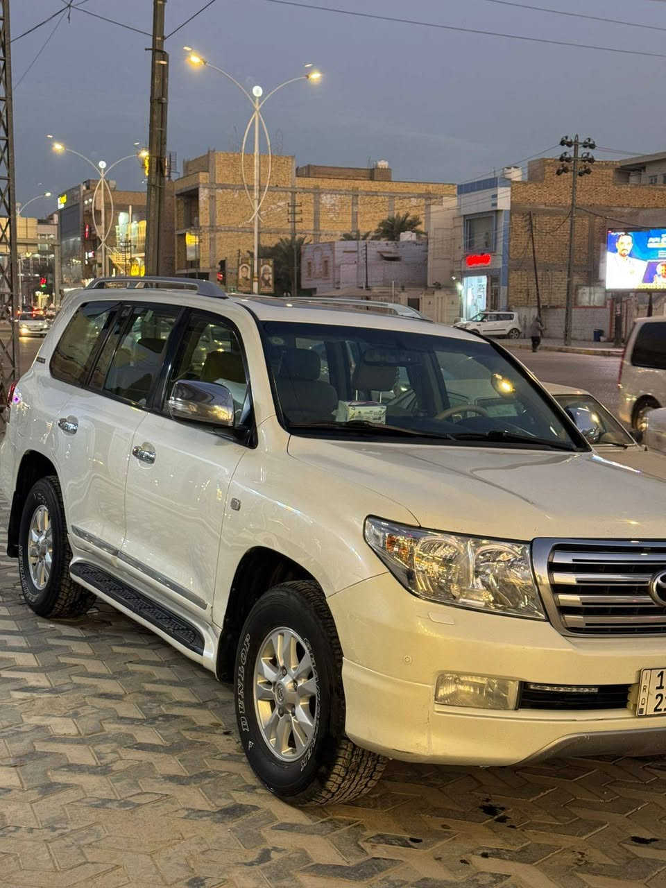 🚘 للبيع لاندكروزر 2011 🚘
✳️ اللون: أبيض
✳️ المحرك: V6
✳️ القير: أوتوماتيك
✳️ الوقود: بنزين
🔧 الحالة:
السيارة نظيفة 
مكينة ممتازة،
📄 الأوراق:
السيارة بسمي ومداور ثاني يوم 
الفحص حاضر،
الحادث الجاملغ الخلفي الايسر
💰 السعر: [٣٢٠ ]
📍 المكان: [الناصرية]
📞 للاتصال: [***********]
🔴 ملاحظة:  السيارة استخدام شخصي ونظيفة
للبيع او مراوس
