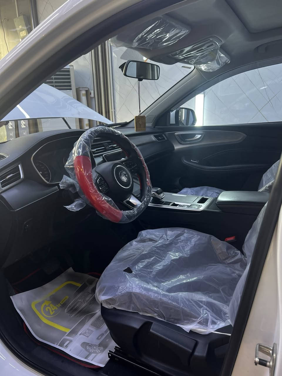 السلام عليكم 
Rx5  2023 Mg /ام جي 
       2023 رقم بغداد  بسمي (تحويل مباشر )
السياره فول مواصفات /1/1
بنراما 
بصمه 
شاشه 
السياره فول الفول ١/١
السياره ع وضع الشركه كفاله عامه ماعده صبغ نص دعاميه 
السياره ع وضع شركه 

السياره كير مكينه صدر تخم تاير كله ع وضع الشركه 
ماشيه:58 k 
العنوان: الاعضميه 
م:***********
