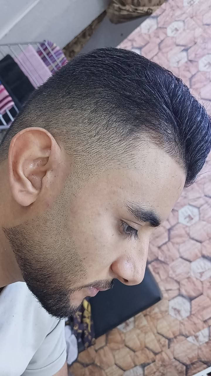 أحدث القصات + تنظيف البشره بأحدث الأجهزه
العنوان / الخالديه قرب جسر الصديقيه مقابل الحديقه العامه قرب مجمع الأخوين
موبايل /*********** عبدالله الخالدي
