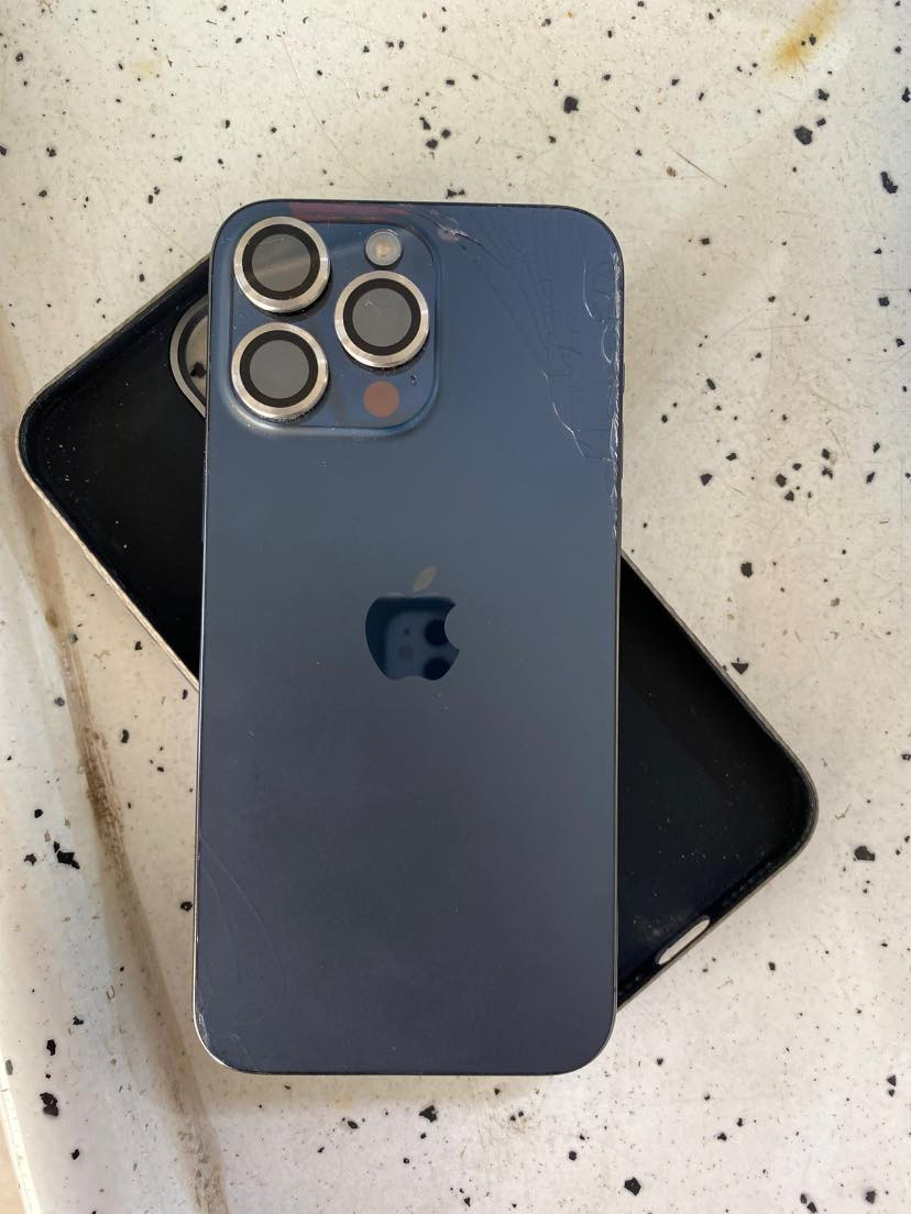 ايفون 15برو ماكس بيع مع الكارتون مالته
256كيكا 
دبل سيم 
مشحون622مره 
ممبدل بي اي شي 
بس بي فطر وانما كسر بظهر شي صغير 
الشراي يجي خاص


**إذا كنت صاحب هذا الإعلان وتريد حذفه لأي سبب، رجاءا أرسل رسالة إلى الدعم الفني**