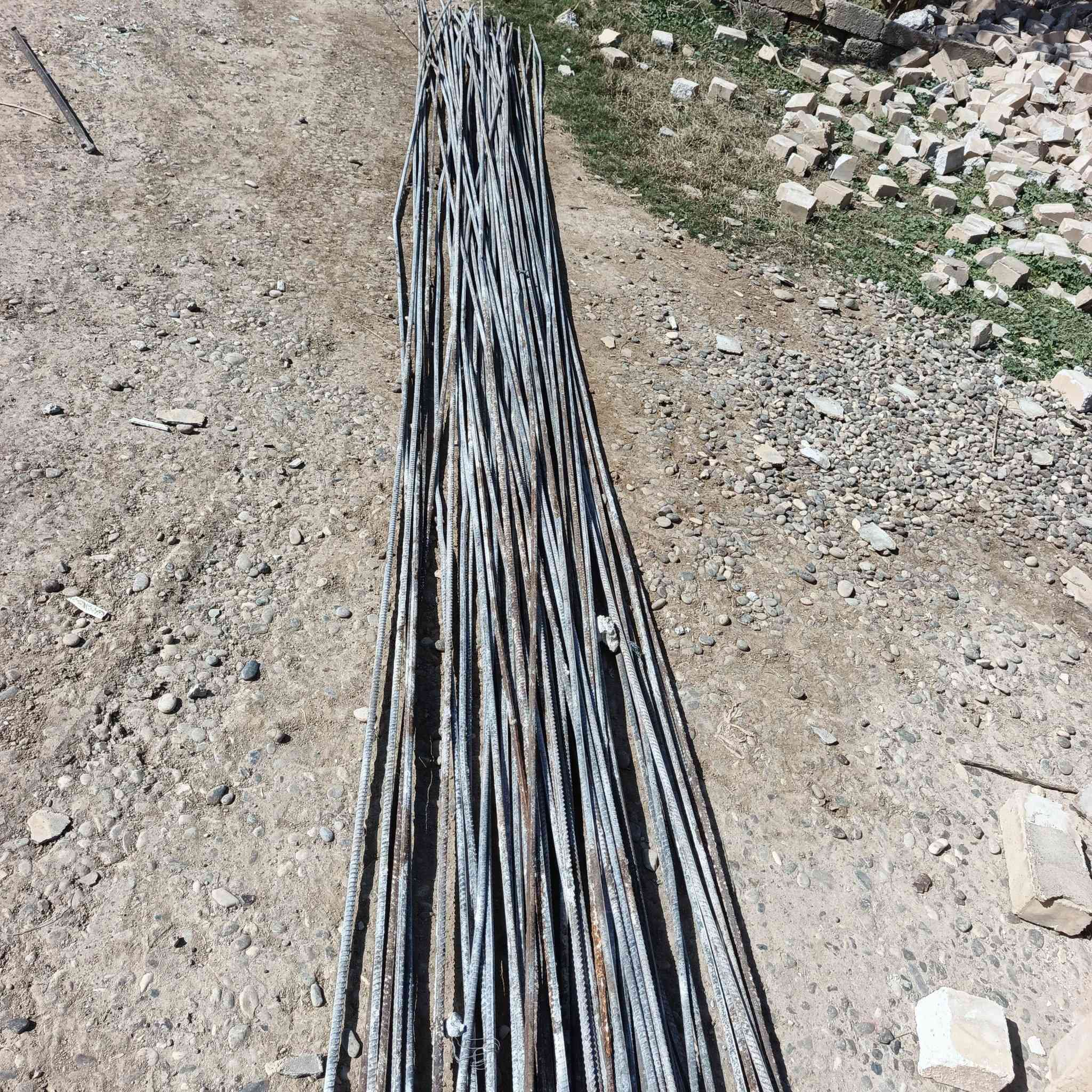 السلام عليكم يوجد حديد  ابل نص اوكراني مستخدم للبيع الطول 6 متر الكميه#طن
سعر الطن 650 قفل اللاستفسار عل رقم ***********
