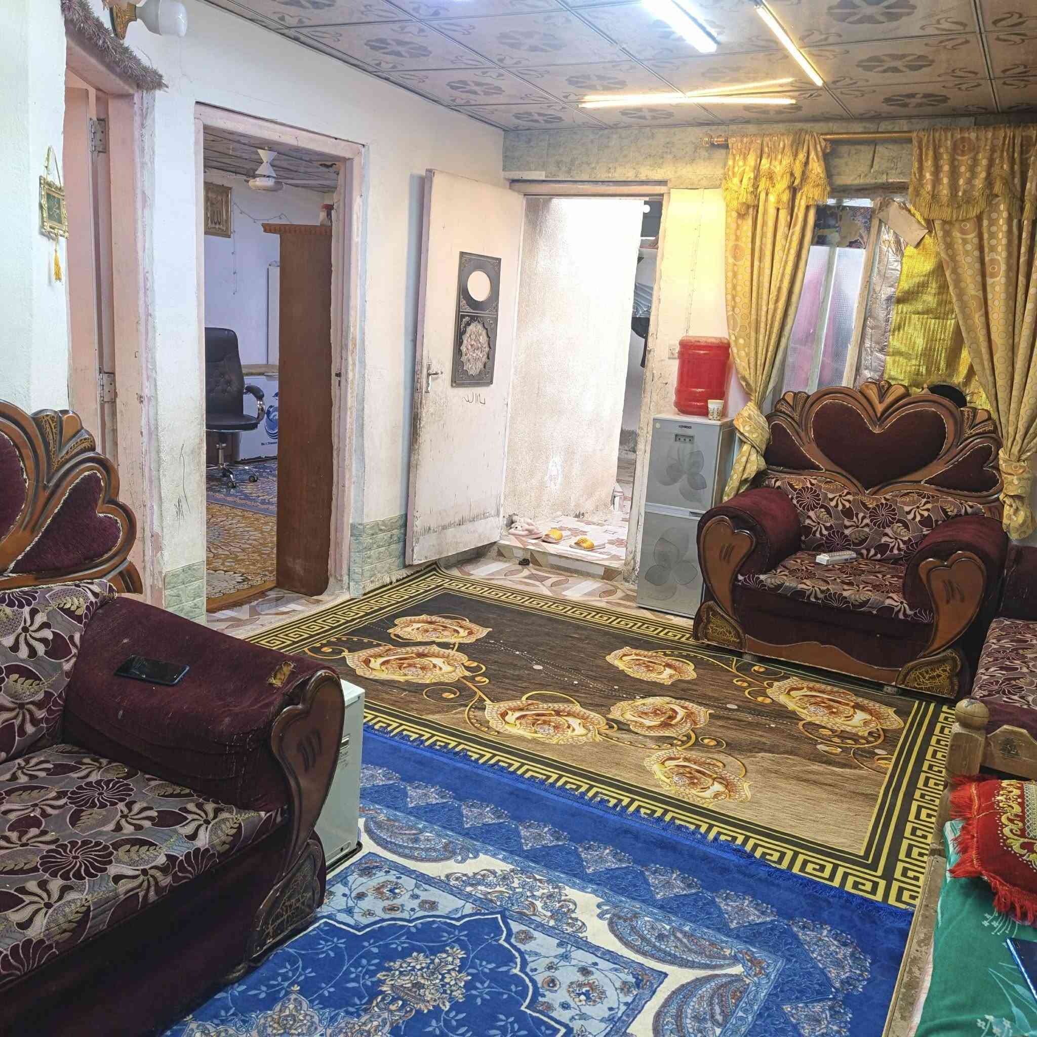 السلام عليكم
مكلف بالنشر
بيت للبيع شارع العلوة قرب ملعب منصور اول فرع قريب علشارع بيت جاهز للسكن 200 متر طابو زراعي وبسعر 38 مليون فقط 
مسجل بالبلديه وبي كصكوصه وتسلسل
خدمات كامله فرع تبليط للباب
للاستفسار ***********-***********
كما موضح بالصور
