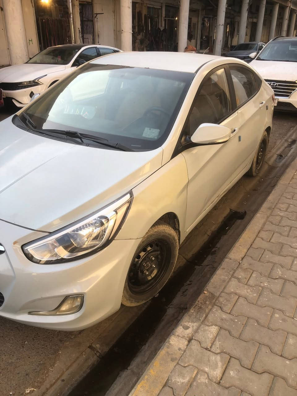 السلام عليكم
للبيع 
نظام eco 
تحكم ستيرن 
شاشة 
كامرة خلفية 
اشاير  مري 
لون مميز ازرق سمائي كذاب 
اكسنت خليجي ٢٠١٦ 
مكينة ١٤٠٠ دوش 
كير at 
السعر ٨٥
بغداد الغزالية 
***********
