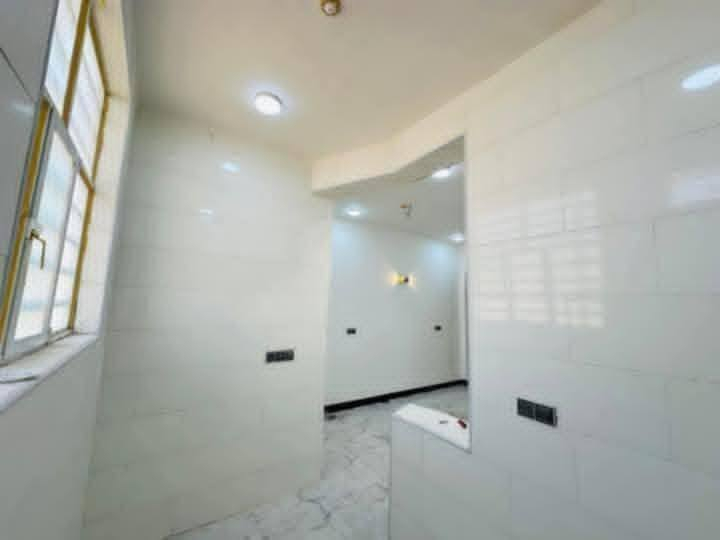 بيت🏠 50 متر مربع
السلام عليكم      // ***********
يعلن مكتب ال الفهد  عمود 270بضبط 

بيت مساحه 50م #طابو_زراعي سند 25

#قريب_شارع_لحولي سعر 20بيه محال

(عنوان لمكتب   مقابل قريه لغدير) 
(  عمود 270بضبط مكتب ل الفهد                            

بيت جاهز مفتاح 🔑 
أساس وسقف صب مركزي 

منطقه كامله السكن #شوارع_تبليط 

غرفه + صاله + مطبخ معزول + صحيات 

#مدارس // ماء//. كهرباء//. تبليط  /. خط مولد ذهبي 

وتساب
***********

ملاحظه// توجد لدينا كل المساحات من دور او قطع النجف, العراق
